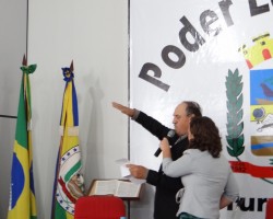 VICE-PREFEITO DE TURVO TOMA POSSE APÓS AFASTAMENTO DO PREFEITO