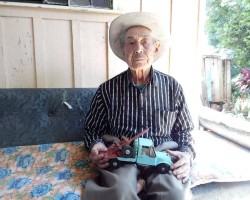 Senhor Domingos Portela foi um dos primeiros motoristas profissionais da região